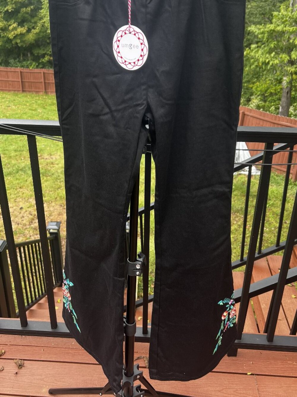 🌸 NWT Umgee Black Floral Embroidered Flare Pants | Medium